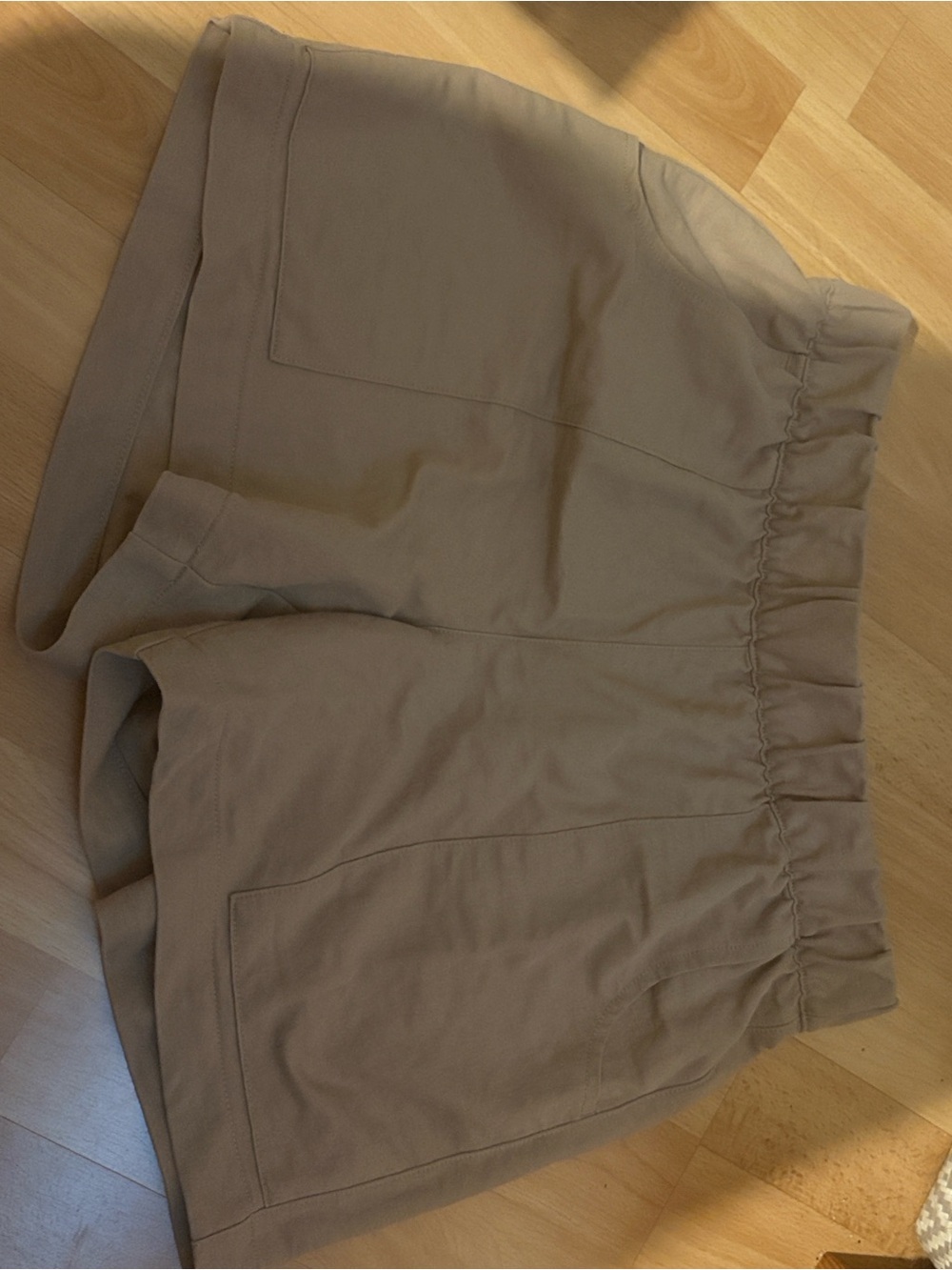Women’s Elastic Waist Casual Shorts - Khaki/Taupe